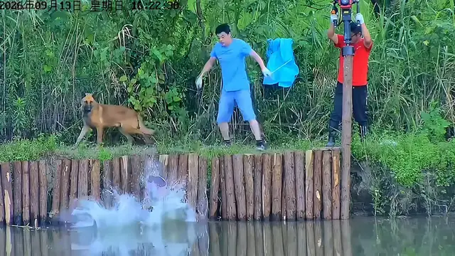 Video thumbnail for Worker Falls into River While Installing Retaining Wall in Shanghai