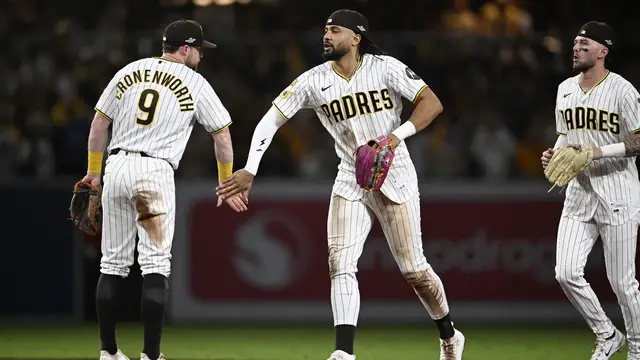 Video thumbnail for Padres' Playoff Hopes: Can They Overcome the Dodgers?
