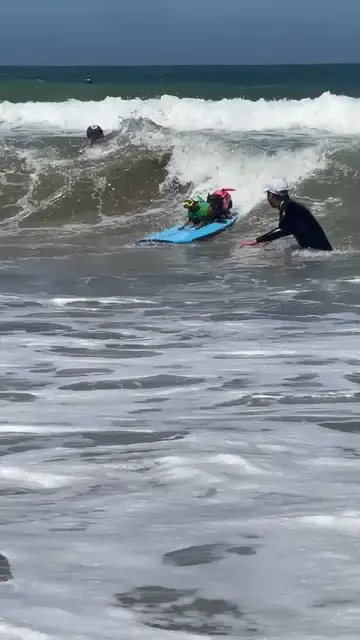 Video thumbnail for Rusty and Iza Catch Waves at World Dog Surfing Championship