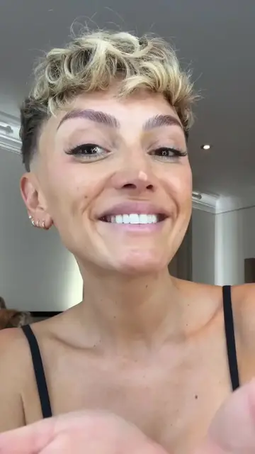 Video thumbnail for Shaved Brows Transformed with Realistic Eyebrow Transfers