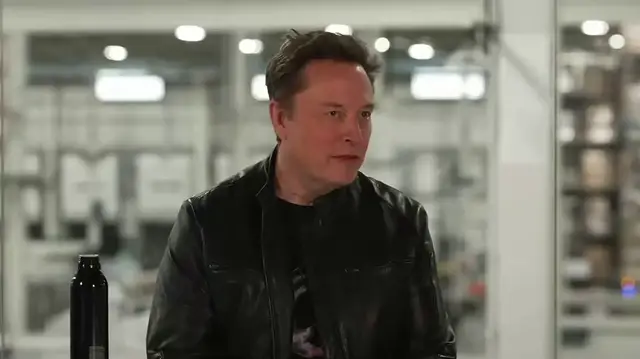 Video thumbnail for Musk confirms SpaceX and Tesla exploring merger
