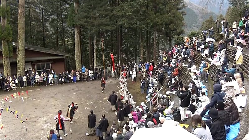 Video thumbnail for Japan: Akiba Festival draws crowds despite winter cold