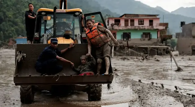 Video thumbnail for At least 160 killed, hundreds missing, as flash flood hits Nepal and Tibet