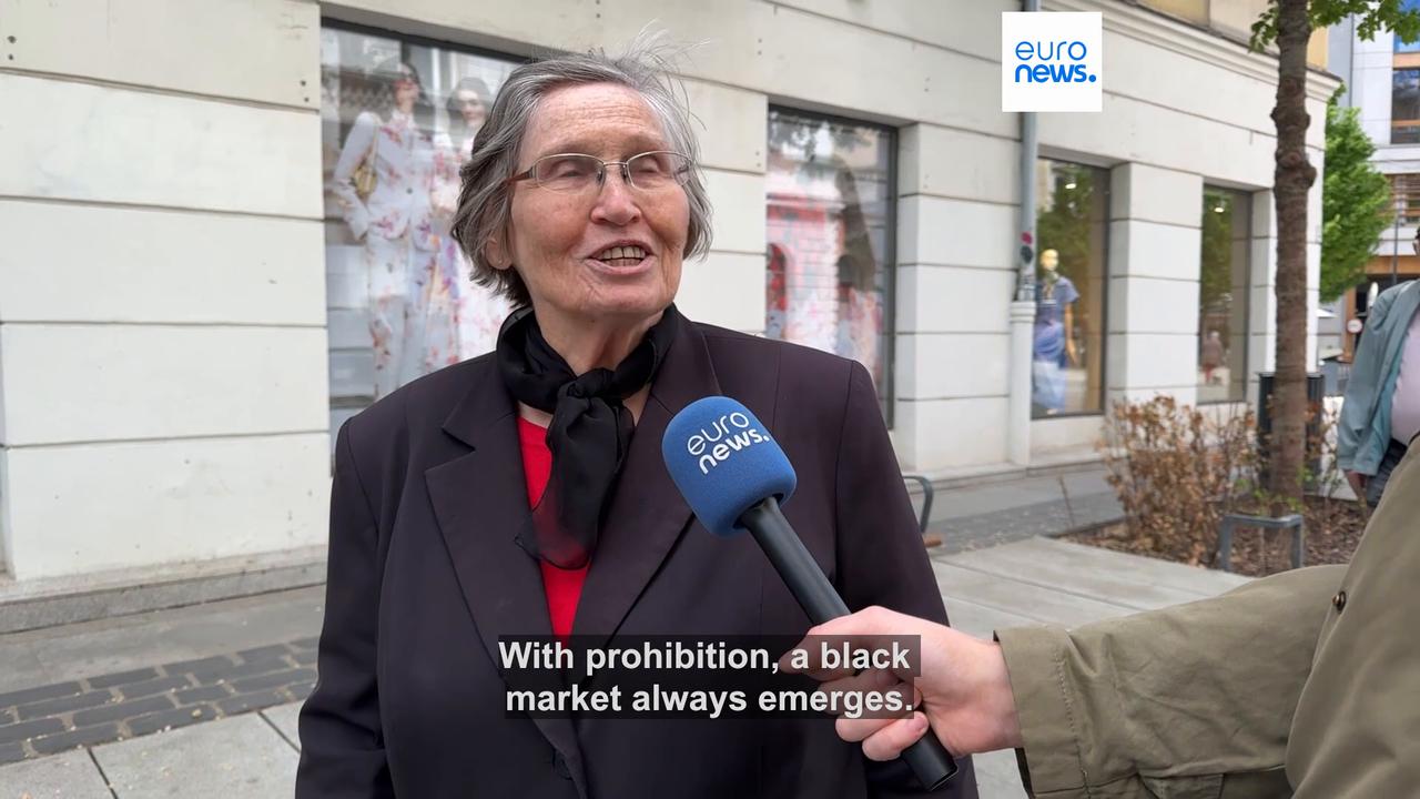 Video thumbnail for Night-time alcohol ban in Warsaw: will the capital be safer?