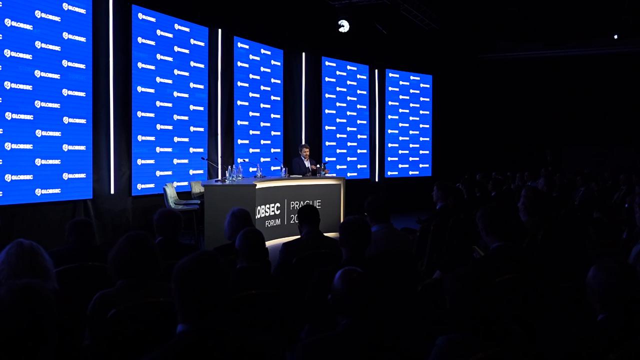 Video thumbnail for Czechia: Global security forum underway in Czech capital.
