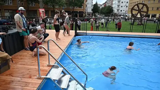 Video thumbnail for Germany: Berlin opens temporary public swimming pool in city square.