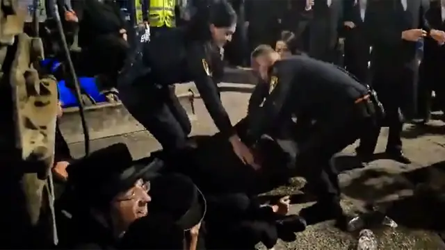 Video thumbnail for Israeli police clash with anti-draft ultra-Orthodox protesters
