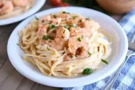 Video thumbnail for Creamy Garlic Seafood Pasta