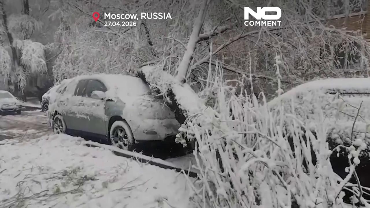 Video thumbnail for Rare spring snowstorm hits Moscow