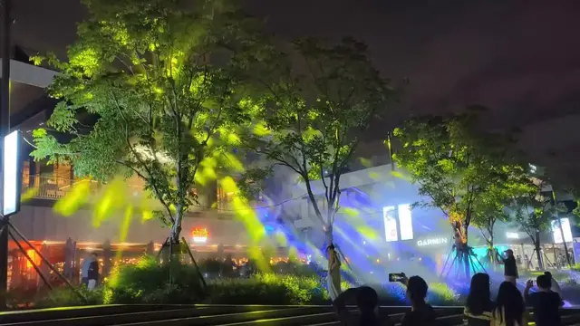 Video thumbnail for China: Tyndall Beam.