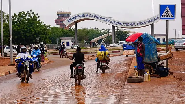 Video thumbnail for Gunfire erupts near airport in Niger's capital