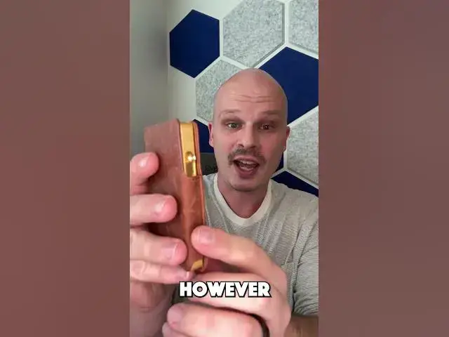 'Video thumbnail for Will cards fall out of the Double Oak Slim wallet? #minimalistwallet #menswallet #leatherwallets'