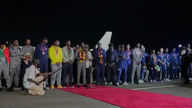 Video thumbnail for Africa Cup champions receive hero's welcome on return to Dakar