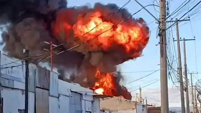 Video thumbnail for Massive chemical plant fire triggers mass evacuations in Mexico