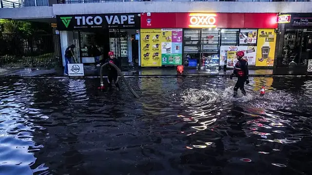 Video thumbnail for Storm chaos in Santiago as hail, floods and power cuts slam Chile’s capital