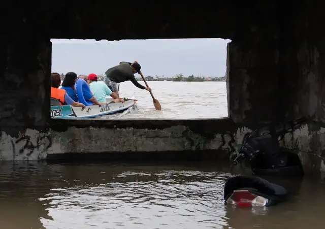 Video thumbnail for Philippines typhoon co-may: At least 30 killed in tropical storm flooding