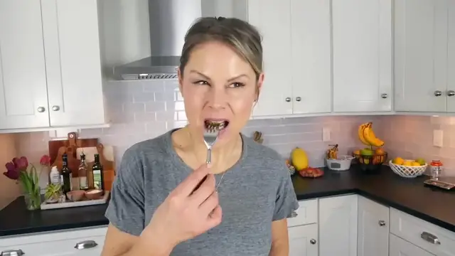 Video thumbnail for 22.HEALTHY OATMEAL PANCAKES ¦ with spinach (720p 30fps)