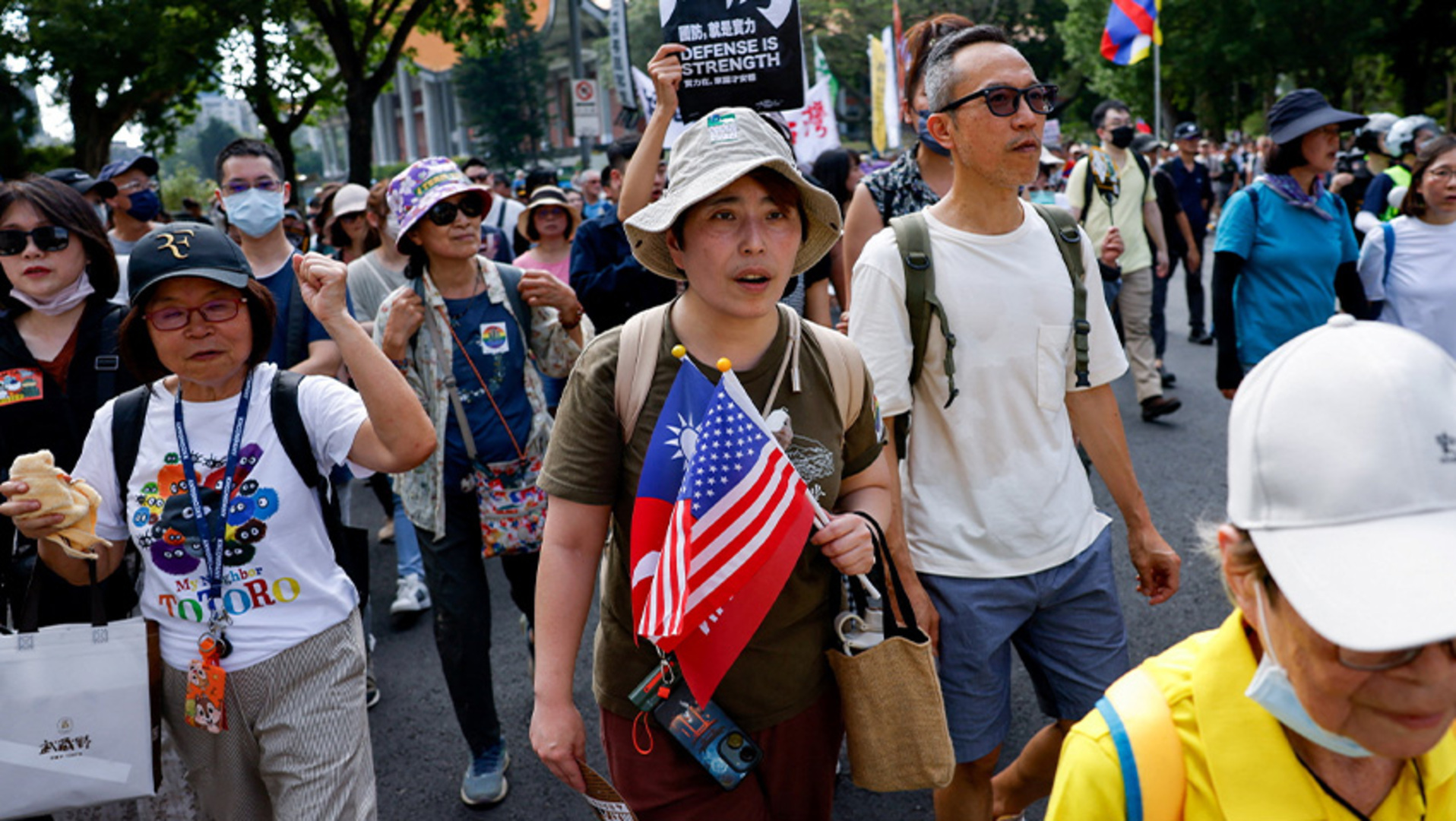 Video thumbnail for Thousands rally in Taiwan to boost defence spending amid China tensions