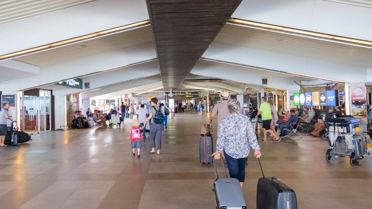 Video thumbnail for Maldives Airport Arrival Using VIP Priority Service