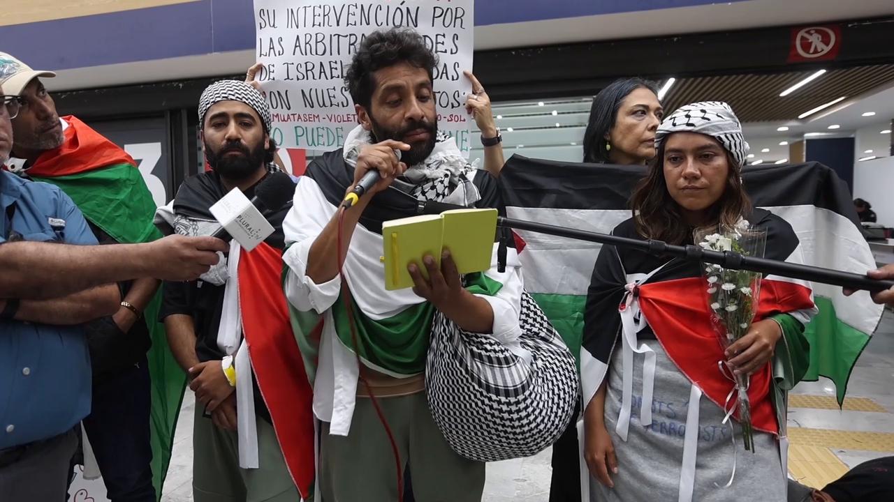 Video thumbnail for Mexico: Global Sumud Flotilla activists arrive in Mexico City after Israeli detention.