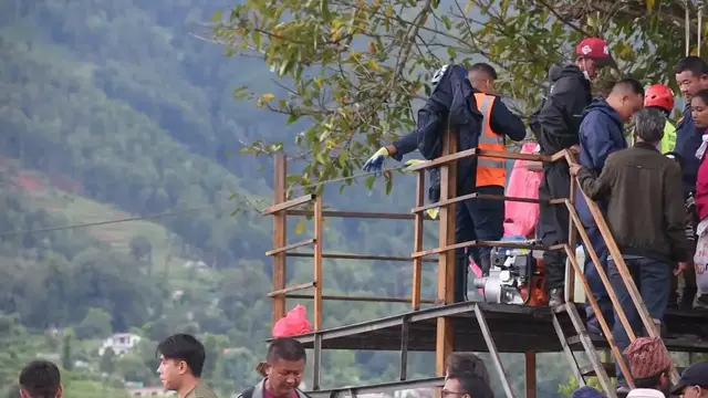 Video thumbnail for Nepal: Nepal residents use makeshift cable car after floods destroy bridge.