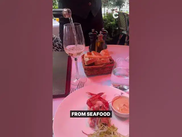 Video thumbnail for London’s largest rosé terrace has officially reopened for its 21st consecutive year.