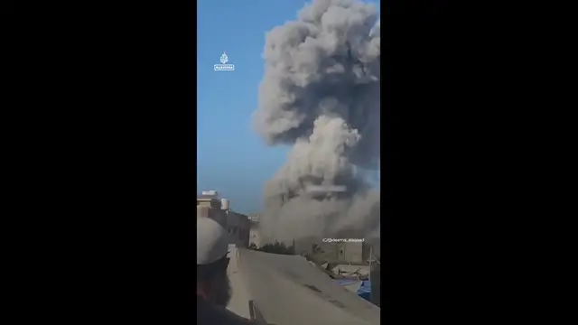 'Video thumbnail for Video captures Israeli bombing of Gaza residential building'