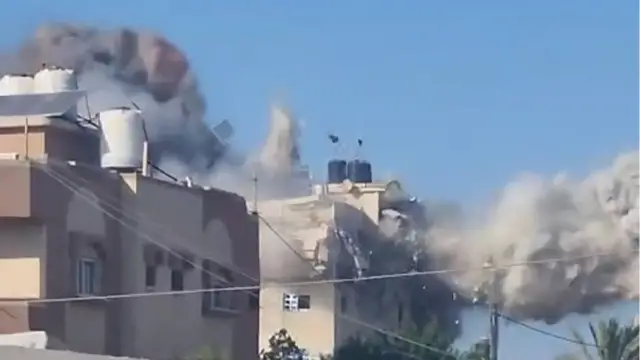 'Video thumbnail for Video captures Israeli bombing of Gaza residential building'