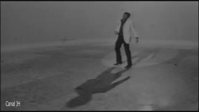 Video thumbnail for Johnny Hallyday - La petite fille de l'hiver - 1967