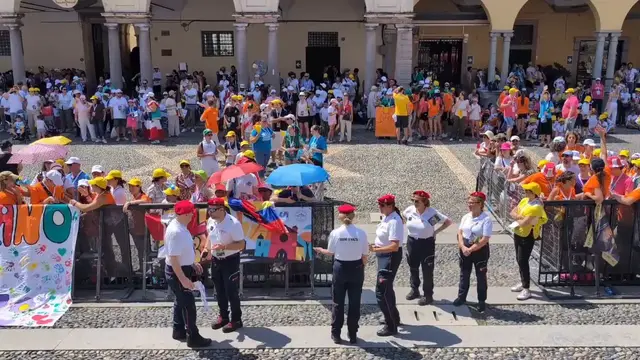 Video thumbnail for Italy: Crowds of faithful gather for Pope Leo XIV visit to Pavia.
