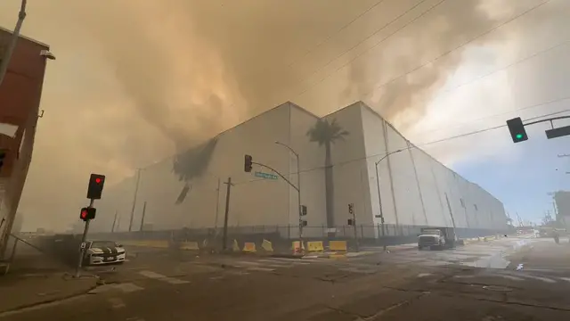 Video thumbnail for US: Los Angeles cold storage warehouse fire continues for third day.