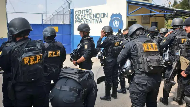 Video thumbnail for Seven police officers killed after riots in three Guatemalan prisons