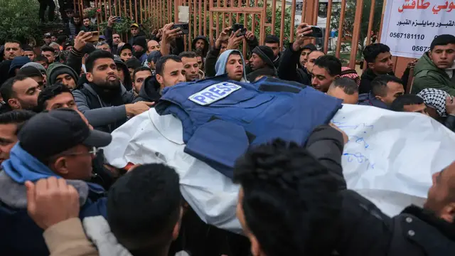 Video thumbnail for Israel continues launching strikes across Gaza despite Trump-brokered ceasefire