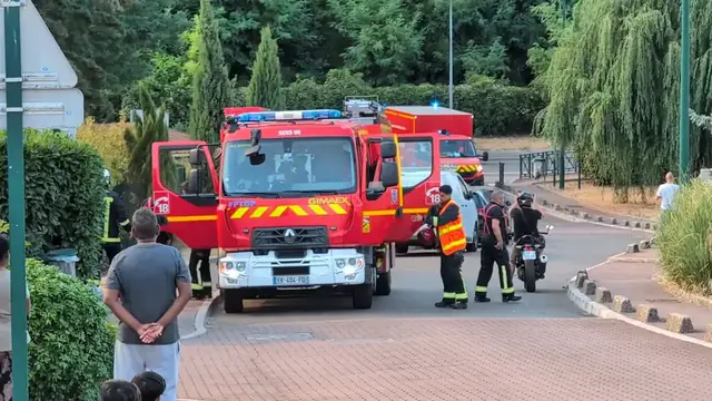 Video thumbnail for France: Major fire near Paris Charles de Gaulle Airport closes two runways, disrupts transport.