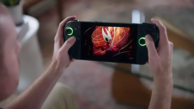 Video thumbnail for ROG Xbox Ally - Official Install and Play Trailer