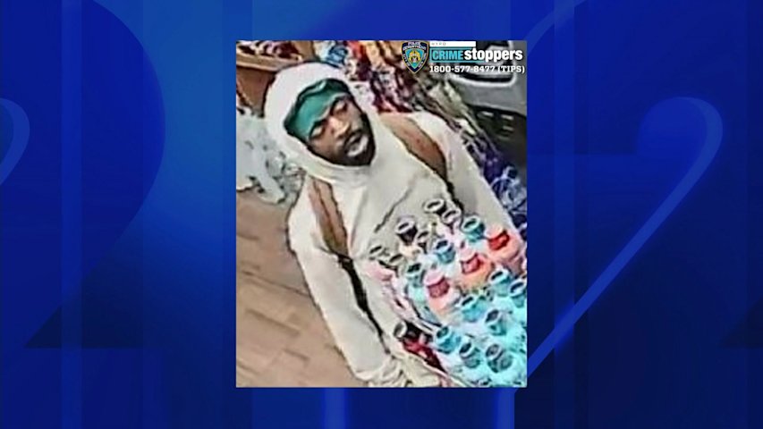 Video thumbnail for Brick-wielding robber attacks man in The Bronx