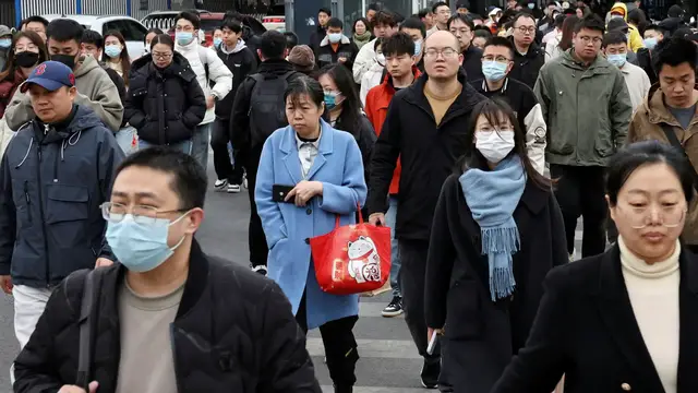 Video thumbnail for Young Chinese leave Beijing as costs rise and jobs tighten
