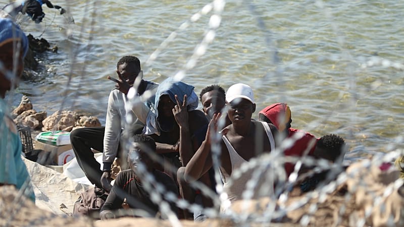 Video thumbnail for UN calls on both authorities in Libya to protect rights of migrants