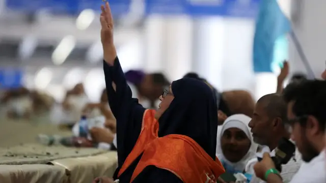 Video thumbnail for Third day of Hajj: Pilgrims gather for symbolic ‘stoning of the devil’