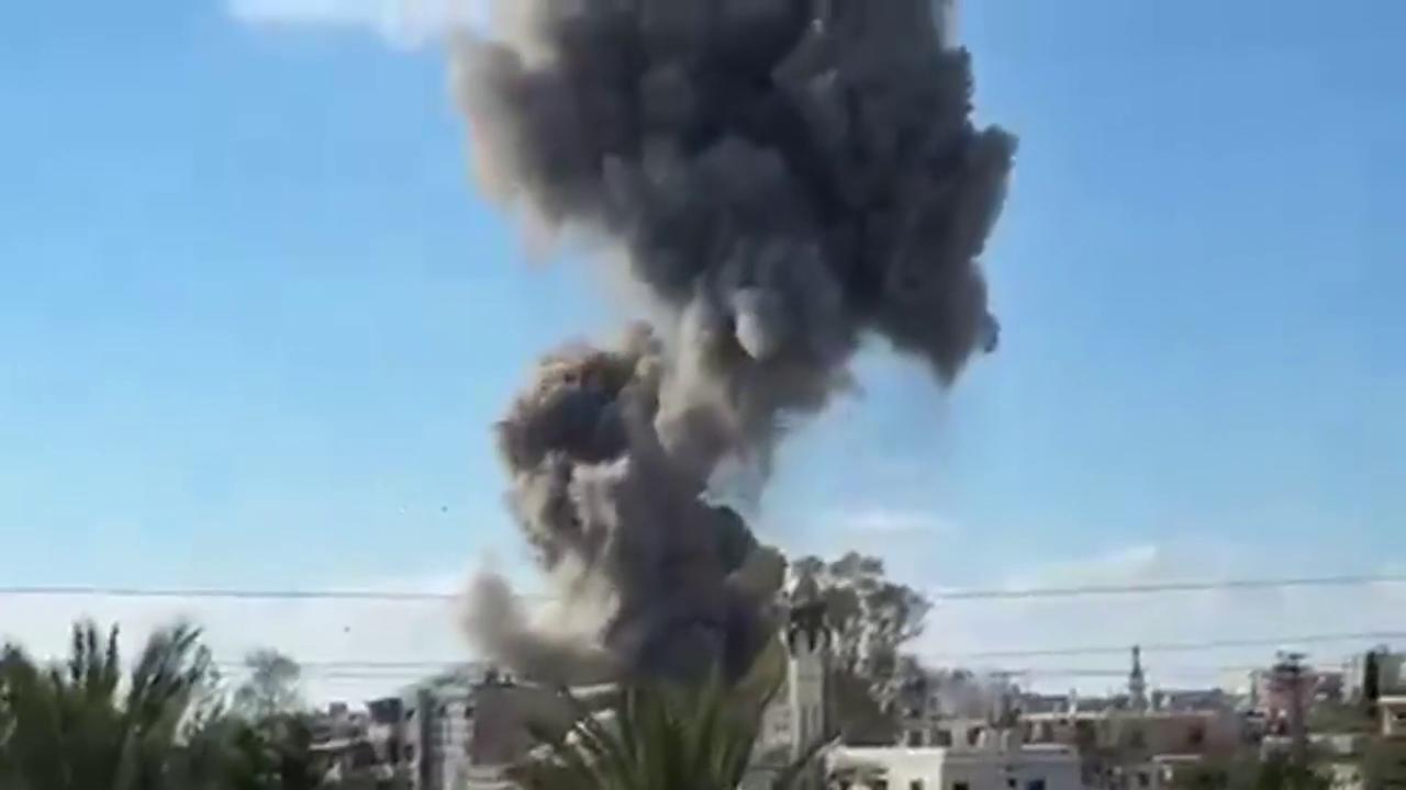 Video thumbnail for Lebanon: Israeli Missles Target South Lebanon Buildings.