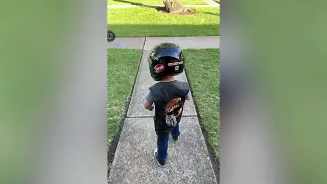 Video thumbnail for Three-Year-Old Whose Tricycle Was Stolen Gets Surprised With Mini Motorcycle From Biker Dad | Happily TV