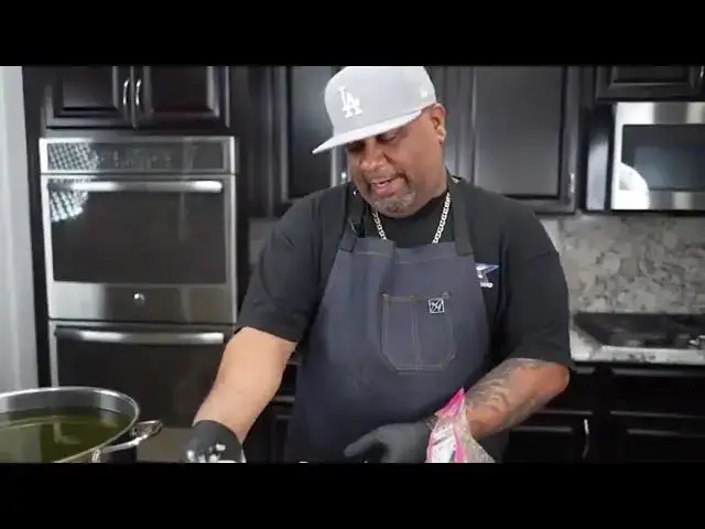 'Video thumbnail for The Secret to the Perfect Fried Chicken Wings'