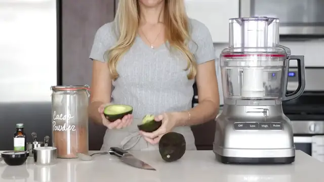 'Video thumbnail for CHOCOLATE AVOCADO PUDDING _ with hazelnuts sea salt (vegan_ paleo_ low-carb)(720P_HD)'