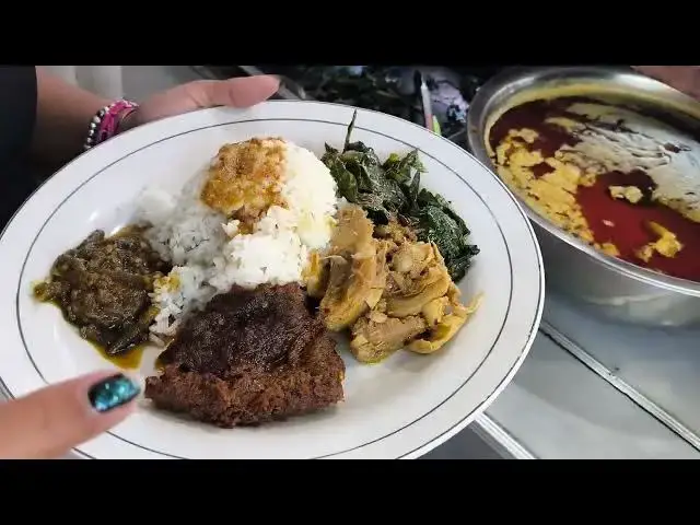 'Video thumbnail for Choosing My Plate at Nasi Padang Sampadeh in Kuta, Bali 🍛🇮🇩'