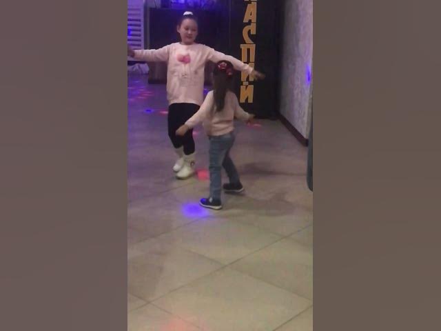 Video thumbnail for dance at a birthday party / doğum günü partisinde dans etmek / туған күн кешінде билеу / 在生日聚會上跳舞