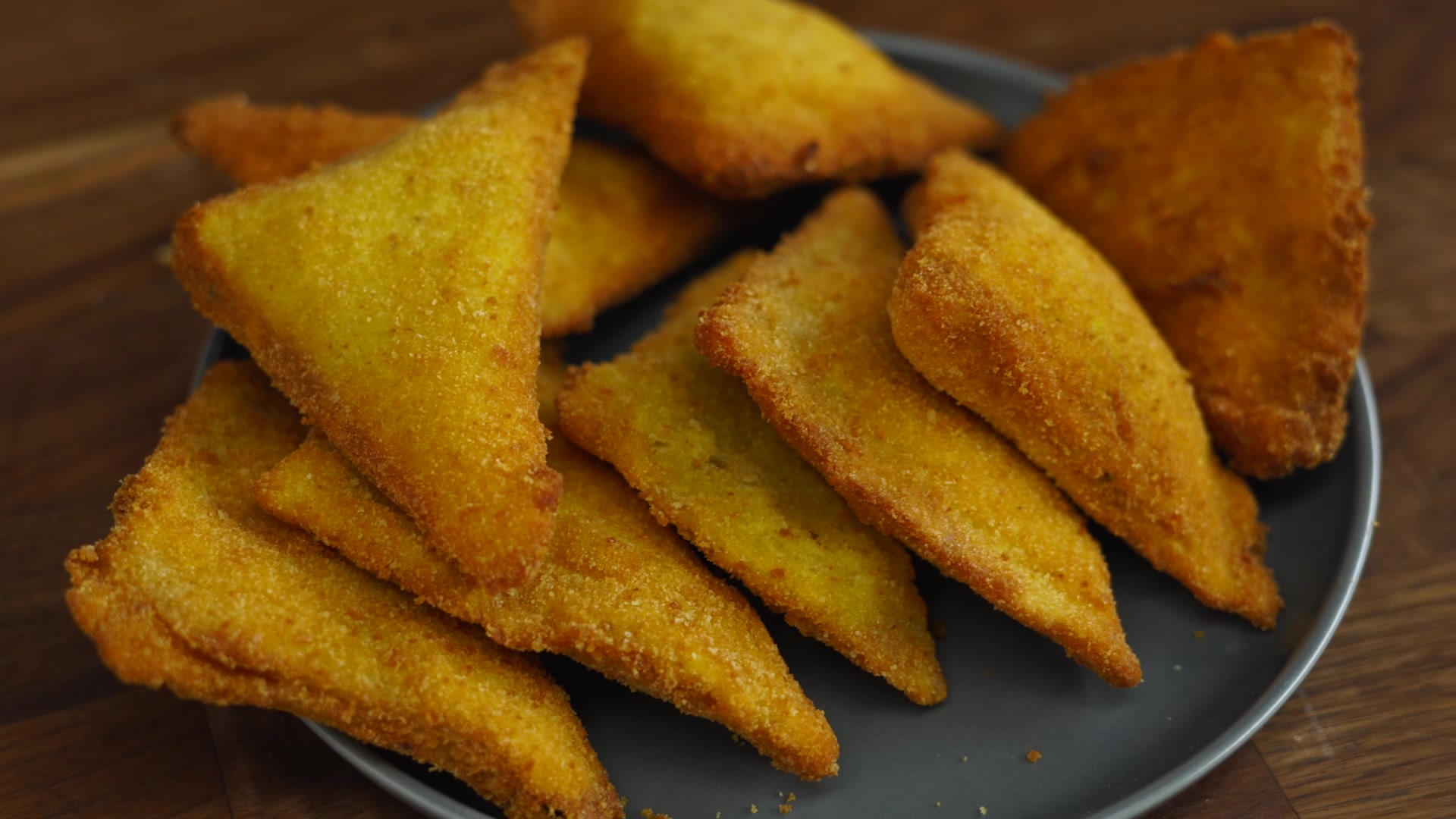 Video thumbnail for Pastel de Pão de Forma Frito