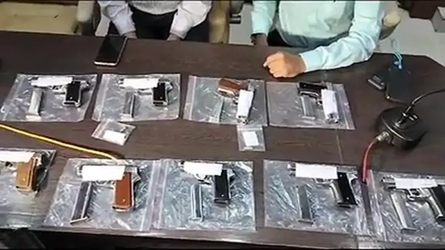 Video thumbnail for 10 अवैध पिस्तौल और कारतूस सहित इंदौर क्राइम ब्रांच ने दो अवैध हथियारों तस्कर को किया गिरफ्तार