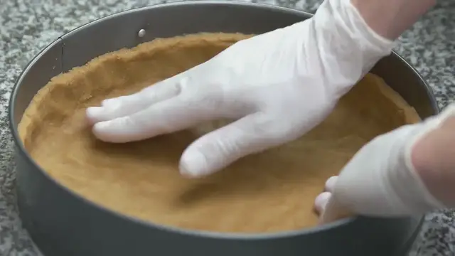 Video thumbnail for Quiche Lorraine with Bacon and Cheese Recipe