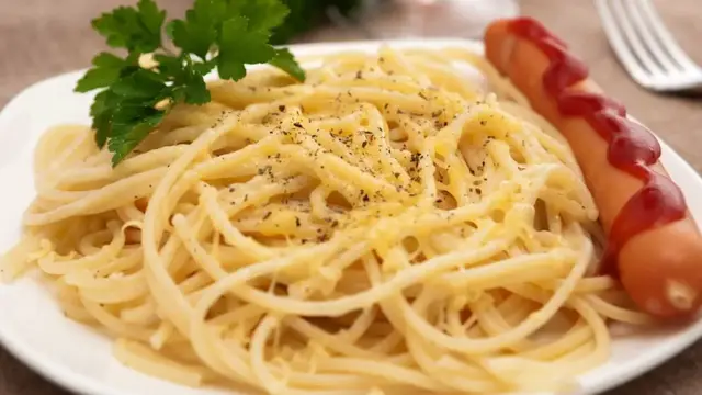 Video thumbnail for Spaghetti carbonara recipe