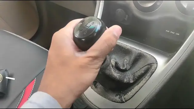Video thumbnail for DIY How to Replace Shift boot _ Change Gear lever cover (Hyundai i10)